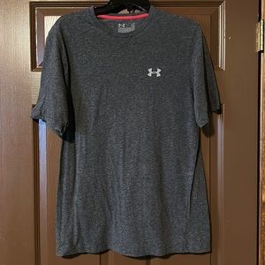 Men’s Large Under Armour gray short sleeve shirt